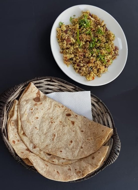 Egg bhurji with roti